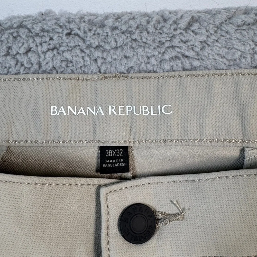 Banana Republic Men 38x31 Slim Performance Tech Chino Pants Khaki Tan Polyester